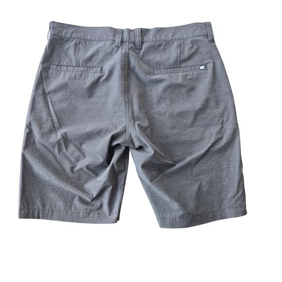 Travis Mathew Grey Shorts Size 32 - Picture 2 of 8